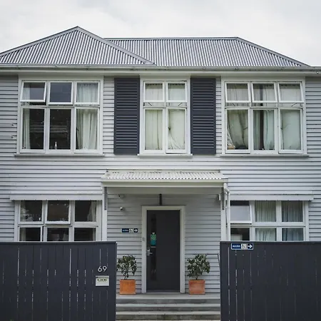 Kiwi Basecamp Backpackers Hotel
